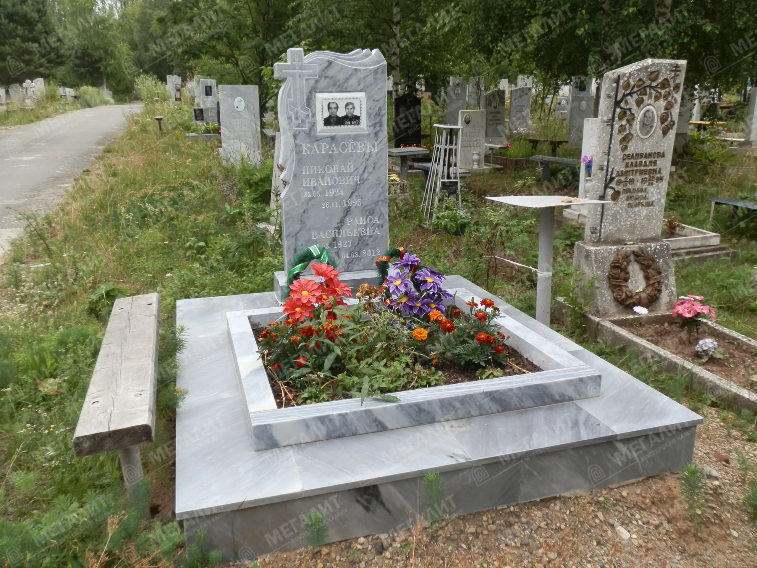 Памятники из мрамора фото (9)